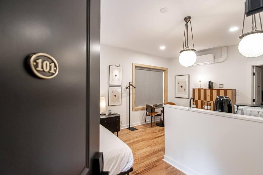 Steps To Bathhouses, Historic Studio, King Bed, Room # 101 ホット・スプリングス エクステリア 写真